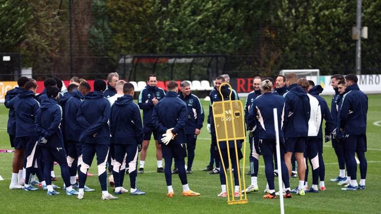 AMSTERDAM - Ajax coach John van t Schip during the MD-1 training session prior to the UEFA Europa League group B match against Brighton & Hove Albion FC at Sportcomplex De Toekomst on November 8, 2023 in Amsterdam, Netherlands. ANP VINCENT JANNINK UEFA Europa League 2023 24 2023 2024 xVIxANPxSportx xxANPxIVx 483329923 originalFilename: 483329923.jpg