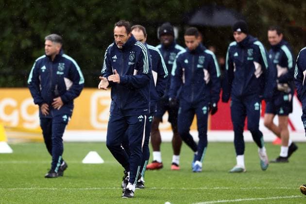 AMSTERDAM - Ajax coach John van t Schip during the MD-1 training session prior to the UEFA Europa League group B match against Brighton & Hove Albion FC at Sportcomplex De Toekomst on November 8, 2023 in Amsterdam, Netherlands. ANP VINCENT JANNINK UEFA Europa League 2023 24 2023 2024 xVIxANPxSportx xxANPxIVx 483329966 originalFilename: 483329966.jpg