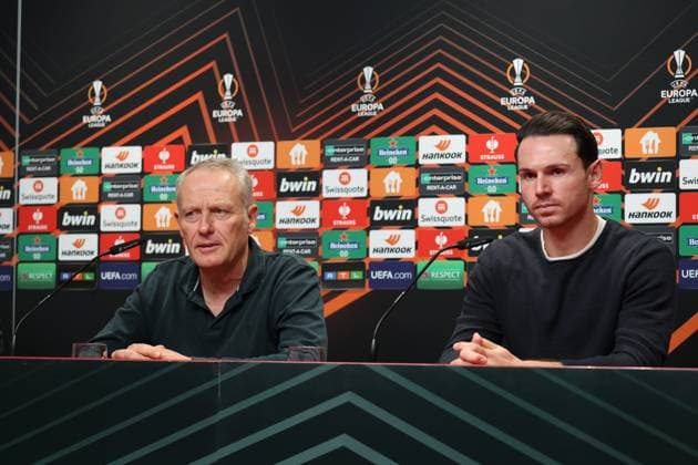 Freiburg, Deutschland 08. November 2023: Fussball-Europa-League - 2023 2024 - SC Freiburg Pressekonferenz - Spieltagskonferenz Im Bild: Trainer Christian Streich (SC Freiburg) und Nicolas Höfler (SC Freiburg) bei der PK vor dem Spiel gegen TSC Backa Topola Europa Park Stadion Baden Württemberg Copyright: xFotostandx xHettichx