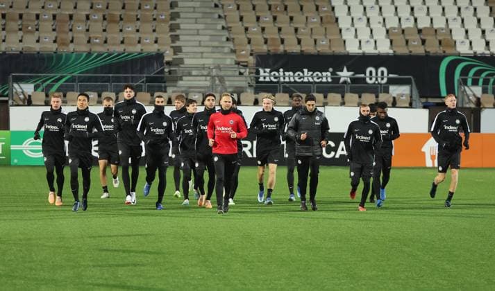 09.11.2023, Fussball UEFA Europa Conference League, HJK Helsinki - Eintracht Frankfurt, emonline, emspor, v.l., Eintracht-Spieler beim Abschlusstraining DFL DFB REGULATIONS PROHIBIT ANY USE OF PHOTOGRAPHS AS IMAGE SEQUENCES AND OR QUASI-VIDEO. xdcx Copyright: HMBxMedia