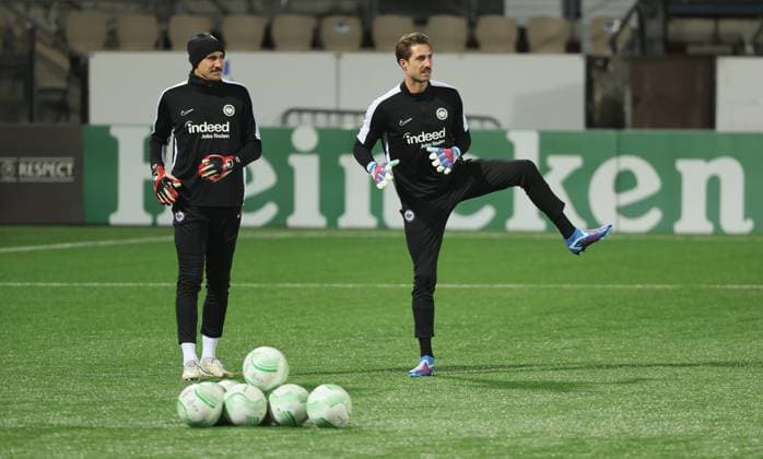 09.11.2023, Fussball UEFA Europa Conference League, HJK Helsinki - Eintracht Frankfurt, emonline, emspor, v.l., Torwart Jens Grahl (Eintracht Frankfurt), Torwart Kevin Trapp (Eintracht Frankfurt) beim Abschlusstraining DFL DFB REGULATIONS PROHIBIT ANY USE OF PHOTOGRAPHS AS IMAGE SEQUENCES AND OR QUASI-VIDEO. xdcx Copyright: HMBxMedia