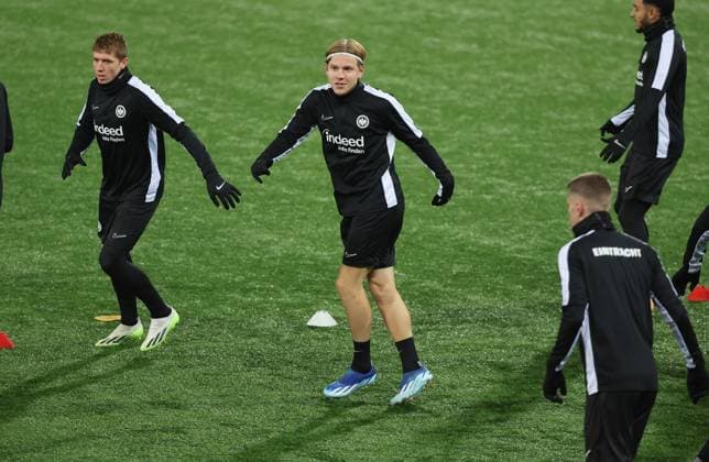 09.11.2023, Fussball UEFA Europa Conference League, HJK Helsinki - Eintracht Frankfurt, emonline, emspor, v.l., Jens Petter Hauge (Eintracht Frankfurt) beim Abschlusstraining DFL DFB REGULATIONS PROHIBIT ANY USE OF PHOTOGRAPHS AS IMAGE SEQUENCES AND OR QUASI-VIDEO. xdcx Copyright: HMBxMedia