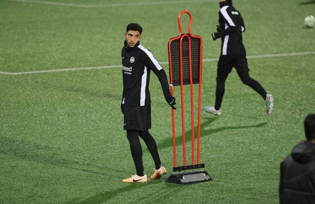 09.11.2023, Fussball UEFA Europa Conference League, HJK Helsinki - Eintracht Frankfurt, emonline, emspor, v.l., Omar Marmoush (Eintracht Frankfurt) beim Abschlusstraining DFL DFB REGULATIONS PROHIBIT ANY USE OF PHOTOGRAPHS AS IMAGE SEQUENCES AND OR QUASI-VIDEO. xdcx Copyright: HMBxMedia