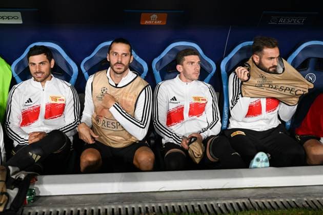 Fussball, Herren, Saison 2023 2024, UEFA Champions League (Gruppe C, 4. Spieltag), SSC Neapel - 1. FC Union Berlin, v. l. Kevin Volland (1. FC Union Berlin), Christopher Trimmel (1. FC Union Berlin), Robin Gosens (1. FC Union Berlin) und Robin Knoche (1. FC Union Berlin) sitzen auf der Bank, 08.11. 2023, Copyright: xMatthiasxKochx