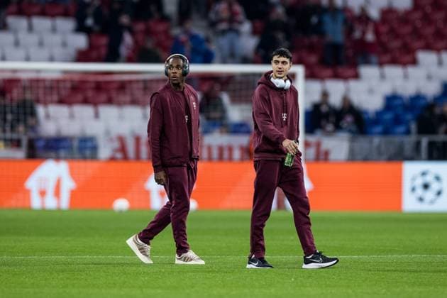 UEFA Champions League: FC Bayern Muenchen - Galatasaray; 08.11.2023 Mathys Henri Tel (FC Bayern Muenchen, 39) und Aleksandar Pavlovic (FC Bayern Muenchen, 45) bei der Platzbegehung UEFA Champions League: FC Bayern Muenchen - Galatasaray, Muenchen, Allianz Arena am 08.11.2023 Copyright: xBEAUTIFULxSPORTS Wunderlx