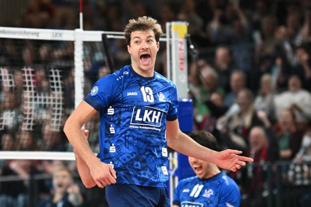 Volleyball I Herren I 2023-2023 I Bundesliga I 3. Spieltag I SVG Lüneburg - VfB Friedrichshafen I 8.11.2023 Matthew Knigge (13, SVG Lüneburg) Jubel, Freude, Glück Lüneburg LKH Arena Niedersachsen Deutschland Copyright: xLobeca AndreasxHannigx