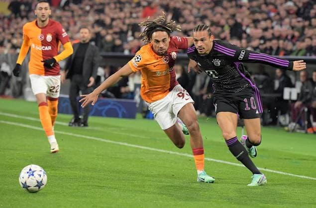 08.11.2023, xemx, Fussball UEFA Champions League, FC Bayern Muenchen - Galatasaray SK Istanbul emspor, v.l. Sascha Boey (Galatasaray SK Istanbul), Leroy Sane (FC Bayern Muenchen) Zweikampf, Aktion, action, battle for the ball (DFL DFB REGULATIONS PROHIBIT ANY USE OF PHOTOGRAPHS as IMAGE SEQUENCES and or QUASI-VIDEO) Muenchen