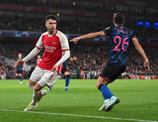 Arsenal v Sevilla UEFA Champions League Gabriel Martinelli of Arsenal and Pablo PÃ rez of Sevilla during the UEFA Champions League Group B match at the Emirates Stadium, London Copyright: xNigelxBramleyx FIL-19220-0002 UK Newspapers OUT