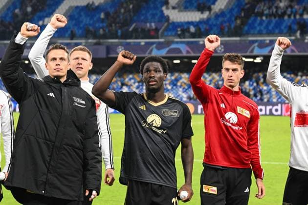 Sport Bilder des Tages Fussball, Herren, Saison 2023 2024, UEFA Champions League (Gruppe C, 4. Spieltag), SSC Neapel - 1. FC Union Berlin, v. l. Torwart Alexander Schwolow (1. FC Union Berlin), David Datro Fofana (1. FC Union Berlin) und Robin Knoche (1. FC Union Berlin), 08.11. 2023, Copyright: xMatthiasxKochx