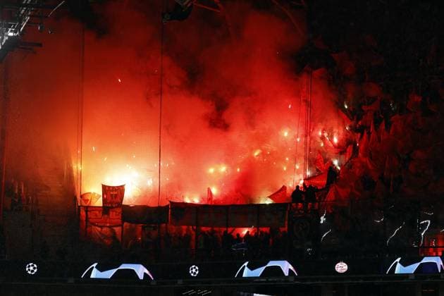 EINDHOVEN - Supporters of RC Lens set off fireworks during the UEFA Champions League group B match between PSV Eindhoven and RC Lens at the Phillips stadium on November 8, 2023 in Eindhoven, Netherlands. ANP MAURICE VAN STEEN UEFA Champions League 2023 24 2023 2024 xVIxANPxSportx xxANPxIVx 483356618 originalFilename: 483356618.jpg