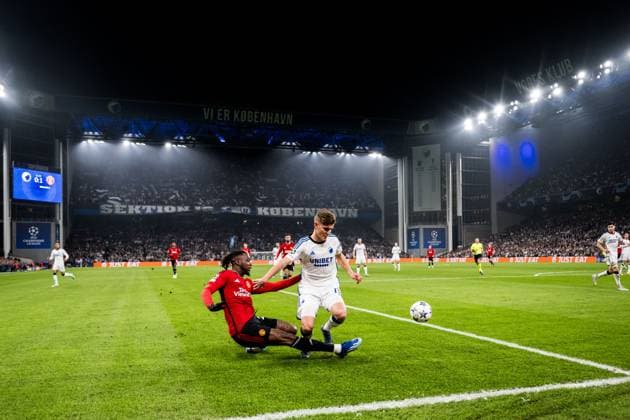 231108 Aaron Wan-Bissaka of Manchester United, ManU and Elias Jelert of FC Copenhagen during the UEFA Champions League football match between FC Copenhagen and Manchester United on November 8, 2023 in Copenhagen. Photo: Petter Arvidson BILDBYRAN kod PA PA0685 fotboll football soccer fotball champions league fc copenhagen manchester united bbeng Copyright: PETTERxARVIDSON BB231108PA035