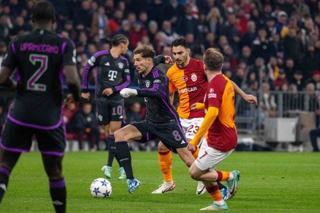 Leon Goretzka (FC Bayern Muenchen) und Kaan Ayhan (Galatasaray SK). Deutschland, Muenchen, 08.11.2023, Fussball, UEFA Champions League: FC Bayern Muenchen vs Galatasaray SK, Saison 2023 2024, Match Day 4, Allianz Arena Foto: A2 Bildagentur Peter Hartenfelser
