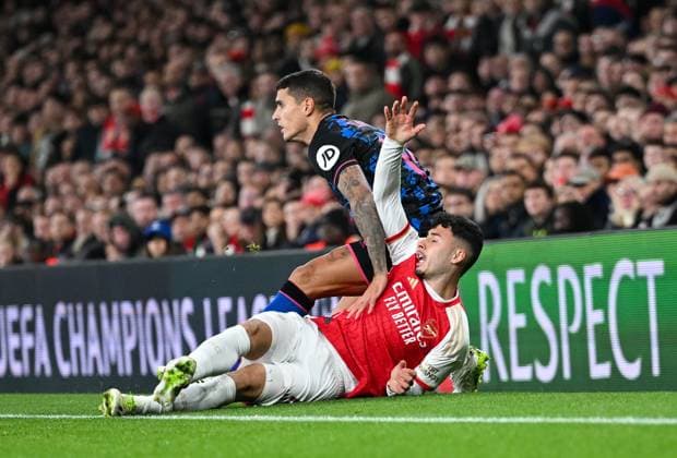 Arsenal v Sevilla UEFA Champions League Gabriel Martinelli of Arsenal battle for the ball during the UEFA Champions League Group B match at the Emirates Stadium, London Copyright: xNigelxBramleyx FIL-19220-0010 UK Newspapers OUT