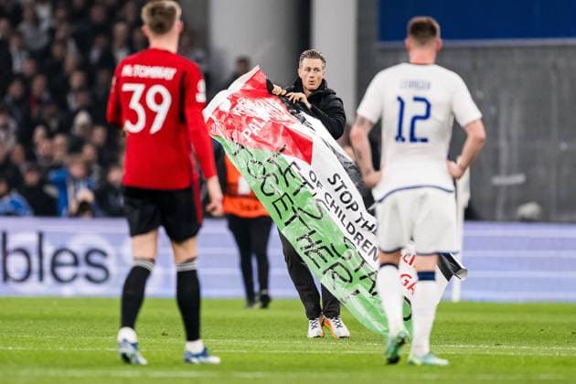 231108 Of Audience on the pitch during the UEFA Champions League football match between FC Copenhagen and Manchester United, ManU on November 8, 2023 in Copenhagen. Photo: Petter Arvidson BILDBYRAN kod PA PA0685 fotboll football soccer fotball champions league fc copenhagen manchester united bbeng publik Copyright: PETTERxARVIDSON BB231108PA046