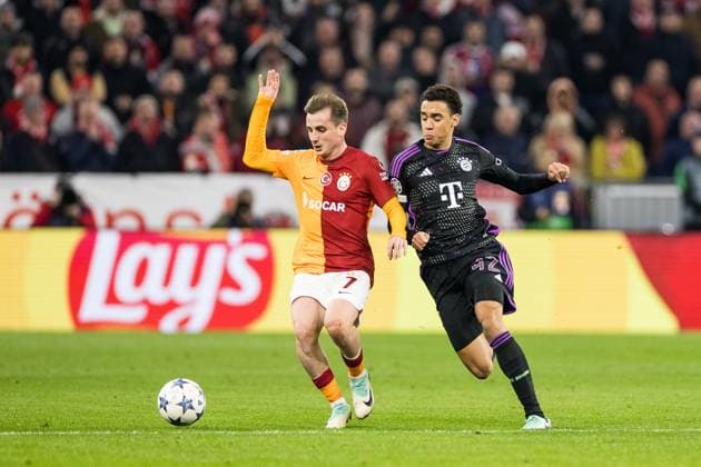 UEFA Champions League: FC Bayern Muenchen - Galatasaray; 08.11.2023 Zweikampf Kerem Aktuerkoglu (Galatasaray, 7), Jamal Musiala (FC Bayern Muenchen, 42) UEFA Champions League: FC Bayern Muenchen - Galatasaray, Muenchen, Allianz Arena am 08.11.2023 Copyright: xBEAUTIFULxSPORTS Wunderlx