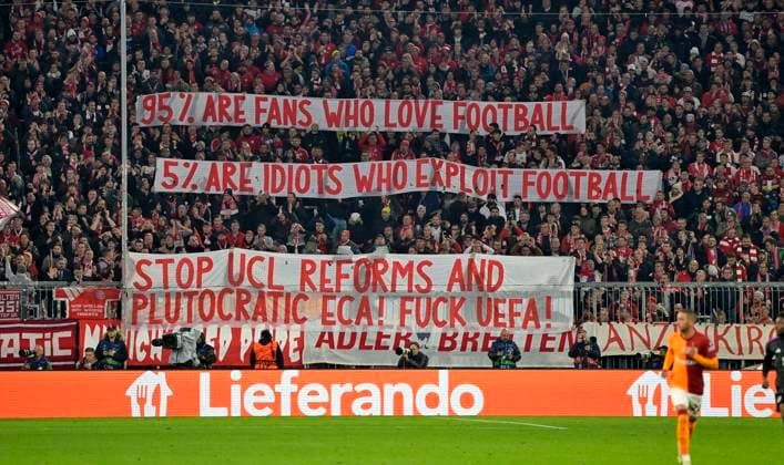 08.11.2023, Fussball UEFA Championsleague 2023 2024: 4.Spieltag Vorrunde, FC Bayern München - Galatasaray Istanbul SK, in der Allianz-Arena München. 95 % are fans wholove Football 5 % are idiots who exploit Football