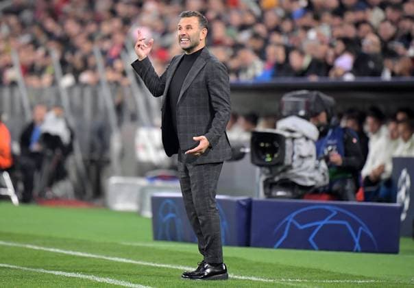 08.11.2023, xemx, Fussball UEFA Champions League, FC Bayern Muenchen - Galatasaray SK Istanbul emspor, v.l. Cheftrainer Okan Buruk (Galatasaray SK Istanbul) gibt Anweisungen, gestikuliert mit den Armen, gesticulate, gives instructions (DFL DFB REGULATIONS PROHIBIT ANY USE OF PHOTOGRAPHS as IMAGE SEQUENCES and or QUASI-VIDEO) Muenchen