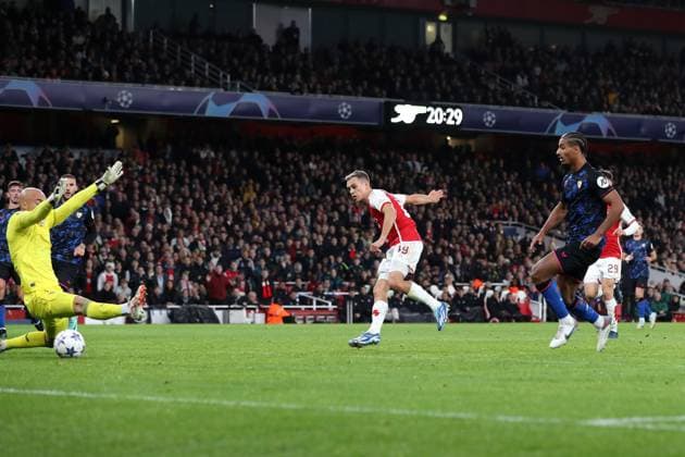 Arsenal v Sevilla 8 November 2023, London - Champion™s League Football, Group B - Arsenal v Sevilla - Leandro Trossard of Arsenal scores the opening goal - Photo: Jacques Feeney Offside. London UK Copyright: xJacquesxFeeneyx xOffsidexOffside