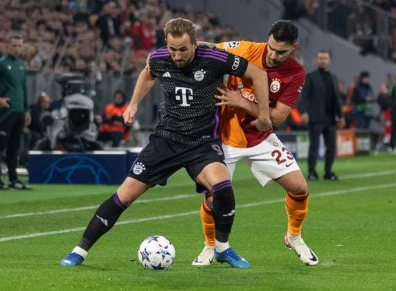 Kampf um den Ball Zweikampf zwischen Harry Kane (FC Bayern Muenchen, 9) und Kaan Ayhan (Galatasaray Istanbul, 23). GER, FC Bayern Muenchen vs. Galatasaray Istanbul, Fussball, Champions League, Gruppenphase, 4. Spieltag, Spielzeit 2023 2024, 08.11.2023. (DFL DFB REGULATIONS PROHIBIT ANY USE OF PHOTOGRAPHS as IMAGE SEQUENCES and or QUASI-VIDEO). GER, FC Bayern Muenchen vs. Galatasaray Istanbul, Fussball, Champions League, Gruppenphase, 4. Spieltag, Spielzeit 2023 2024, 08.11.2023. Muenchen Copyright: xEibner-Pressefoto HeikexFeinerx EP_HFR