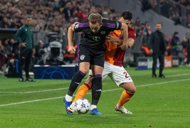 Kampf um den Ball Zweikampf zwischen Harry Kane (FC Bayern Muenchen, 9) und Kaan Ayhan (Galatasaray Istanbul, 23). GER, FC Bayern Muenchen vs. Galatasaray Istanbul, Fussball, Champions League, Gruppenphase, 4. Spieltag, Spielzeit 2023 2024, 08.11.2023. (DFL DFB REGULATIONS PROHIBIT ANY USE OF PHOTOGRAPHS as IMAGE SEQUENCES and or QUASI-VIDEO). GER, FC Bayern Muenchen vs. Galatasaray Istanbul, Fussball, Champions League, Gruppenphase, 4. Spieltag, Spielzeit 2023 2024, 08.11.2023. Muenchen Copyright: xEibner-Pressefoto HeikexFeinerx EP_HFR