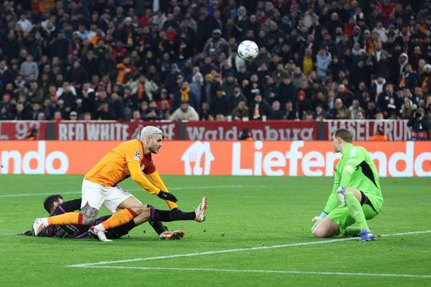 Mauro Icardi 9 (Galatasaray) scheitert an Manuel Neuer 1 (FC Bayern Muenchen), FC Bayern Muenchen vs. Galatasaray Istanbul , Champions League, Fussball, Vorrunde, Rueckspiel, 08.11.2023 Muenchen Bayern Germany