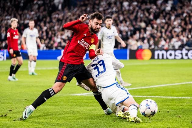 231108 Bruno Fernandes of Manchester United, ManU and Rasmus Falk of FC Copenhagen during the UEFA Champions League football match between FC Copenhagen and Manchester United on November 8, 2023 in Copenhagen. Photo: Petter Arvidson BILDBYRAN kod PA PA0685 fotboll football soccer fotball champions league fc copenhagen manchester united bbeng Copyright: PETTERxARVIDSON BB231108PA082