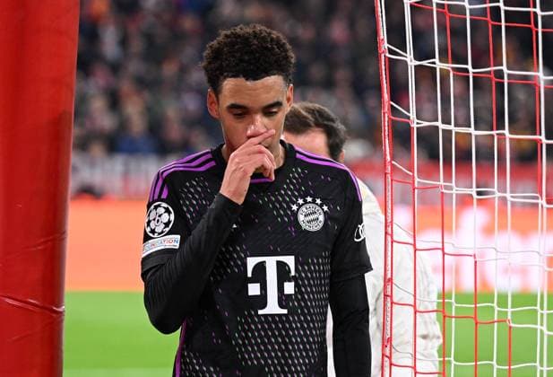 FUSSBALL CHAMPIONS LEAGUE SAISON 2023 2024 Vorrunde Gruppe A 4. Spieltag FC Bayern Muenchen - Galatasaray Istanbul 08.11.2023 Jamal Musiala (FC Bayern Muenchen) muss verletzt vom Platz