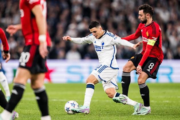 231108 Mohamed Elyounoussi of FC Copenhagen and Bruno Fernandes of Manchester United, ManU during the UEFA Champions League football match between FC Copenhagen and Manchester United on November 8, 2023 in Copenhagen. Photo: Petter Arvidson BILDBYRAN kod PA PA0685 fotboll football soccer fotball champions league fc copenhagen manchester united bbeng Copyright: PETTERxARVIDSON BB231108PA102