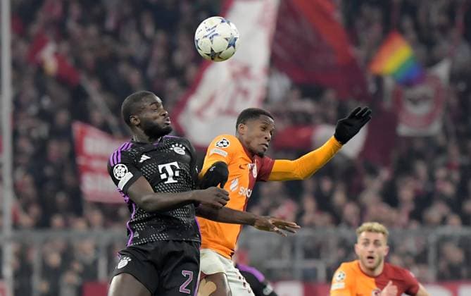 08.11.2023, xemx, Fussball UEFA Champions League, FC Bayern Muenchen - Galatasaray SK Istanbul emspor, v.l. Dayot Upamecano (FC Bayern Muenchen), Wilffried Zaha (Galatasaray SK Istanbul) Zweikampf, Aktion, action, battle for the ball (DFL DFB REGULATIONS PROHIBIT ANY USE OF PHOTOGRAPHS as IMAGE SEQUENCES and or QUASI-VIDEO) Muenchen