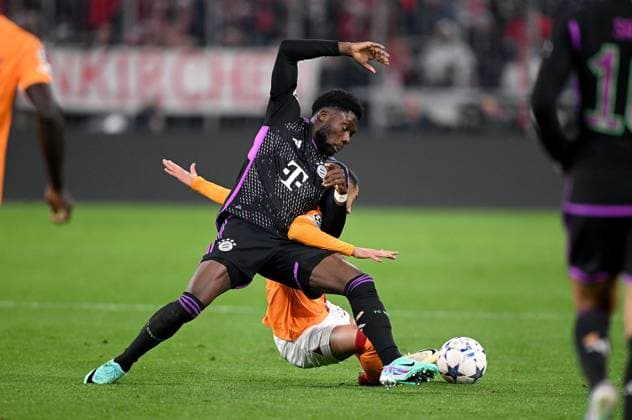 FUSSBALL CHAMPIONS LEAGUE SAISON 2023 2024 Vorrunde Gruppe A 4. Spieltag FC Bayern Muenchen - Galatasaray Istanbul 08.11.2023 Alphonso Davies (FC Bayern Muenchen)