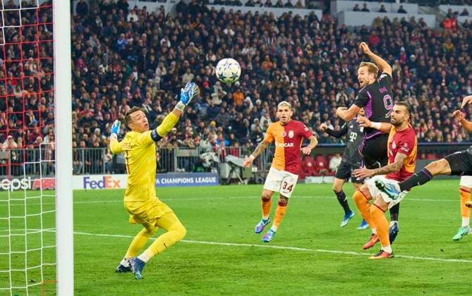 Harry Kane, FCB 9 scores, shoots goal , Tor, Treffer, Torschuss, 1-0 in the group stage match FC BAYERN MUENCHEN - GALATASARAY ISTANBUL of football UEFA Champions League in season 2023 2024 in Munich, Nov 8, 2023. Gruppenphase, GALA, FCB