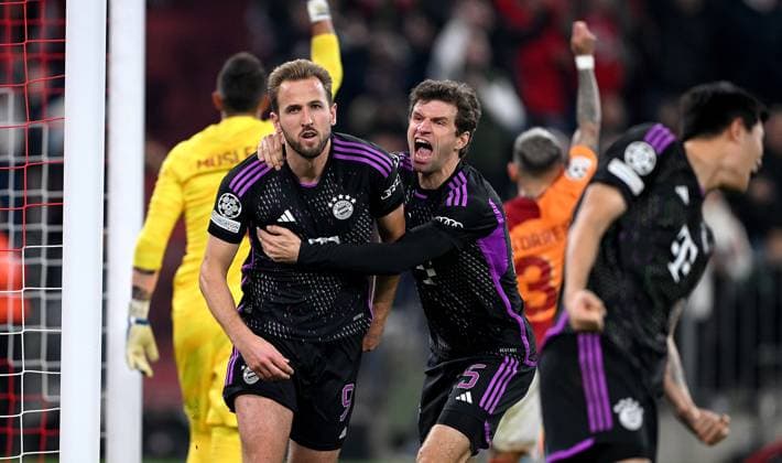 FUSSBALL CHAMPIONS LEAGUE SAISON 2023 2024 Vorrunde Gruppe A 4. Spieltag FC Bayern Muenchen - Galatasaray Istanbul 08.11.2023 FC Bayern Muenchen Jubel nach dem Tor, Harry Kane (li. ) mit Thomas Mueller (re,)