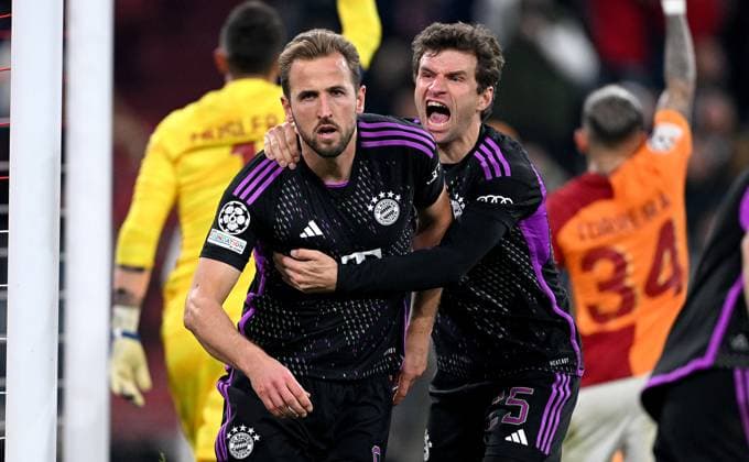 FUSSBALL CHAMPIONS LEAGUE SAISON 2023 2024 Vorrunde Gruppe A 4. Spieltag FC Bayern Muenchen - Galatasaray Istanbul 08.11.2023 FC Bayern Muenchen Jubel nach dem Tor, Harry Kane (li. ) mit Thomas Mueller (re,)