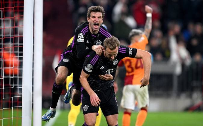 FUSSBALL CHAMPIONS LEAGUE SAISON 2023 2024 Vorrunde Gruppe A 4. Spieltag FC Bayern Muenchen - Galatasaray Istanbul 08.11.2023 FC Bayern Muenchen Jubel nach dem Tor, Harry Kane (re. ) mit Thomas Mueller (li,)