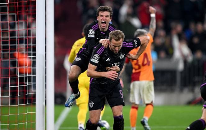 Sport Bilder des Tages FUSSBALL CHAMPIONS LEAGUE SAISON 2023 2024 Vorrunde Gruppe A 4. Spieltag FC Bayern Muenchen - Galatasaray Istanbul 08.11.2023 FC Bayern Muenchen Jubel nach dem Tor, Harry Kane (re. ) mit Thomas Mueller (li,)