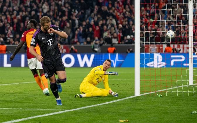Harry Kane (FC Bayern Muenchen, 9) erzielt hier das Tor zum 2:0 gegen Fernando Muslera (Torwart Goalkeeper, Galatasaray Istanbul, 1). GER, FC Bayern Muenchen vs. Galatasaray Istanbul, Fussball, Champions League, Gruppenphase, 4. Spieltag, Spielzeit 2023 2024, 08.11.2023. (DFL DFB REGULATIONS PROHIBIT ANY USE OF PHOTOGRAPHS as IMAGE SEQUENCES and or QUASI-VIDEO). GER, FC Bayern Muenchen vs. Galatasaray Istanbul, Fussball, Champions League, Gruppenphase, 4. Spieltag, Spielzeit 2023 2024, 08.11.2023. Muenchen Copyright: xEibner-Pressefoto HeikexFeinerx EP_HFR