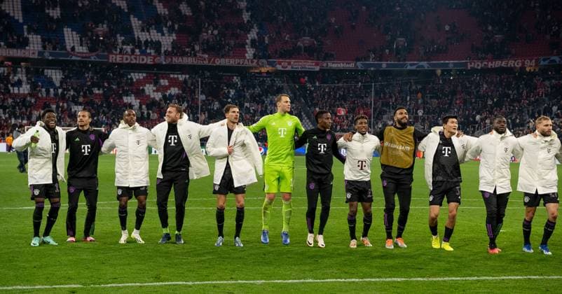 Die Bayernspieler feiern mit ihren Fans den Sieg. GER, FC Bayern Muenchen vs. Galatasaray Istanbul, Fussball, Champions League, Gruppenphase, 4. Spieltag, Spielzeit 2023 2024, 08.11.2023. (DFL DFB REGULATIONS PROHIBIT ANY USE OF PHOTOGRAPHS as IMAGE SEQUENCES and or QUASI-VIDEO). GER, FC Bayern Muenchen vs. Galatasaray Istanbul, Fussball, Champions League, Gruppenphase, 4. Spieltag, Spielzeit 2023 2024, 08.11.2023. Muenchen Copyright: xEibner-Pressefoto HeikexFeinerx EP_HFR