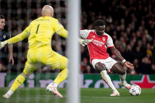 London, England, Nov 8th 2023: Bukayo Saka of Arsenal scores during the Champions League game between Arsenal and Seville at the Emirates Stadium in London, England. (Danilo Fernandes SPP Ag LOF) Copyright: xDaniloxFernandesx xSPPx AgxLOFx spp-en-DaFeSpaLo-daniloa081123-36
