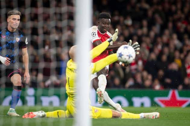 London, England, Nov 8th 2023: Bukayo Saka of Arsenal scores during the Champions League game between Arsenal and Seville at the Emirates Stadium in London, England. (Danilo Fernandes SPP Ag LOF) Copyright: xDaniloxFernandesx xSPPx AgxLOFx spp-en-DaFeSpaLo-daniloa081123-37