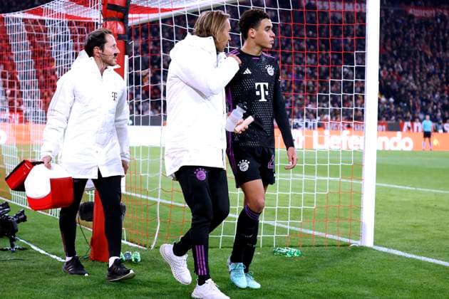 MUSIALA Jamal Team FC Bayern Muenchen verletzt ausgeschieden UEFA Championsleague Saiason 2023 - 2024 Spiel FC Bayern Muenchen - Galatasaray Istanbul 2 : 1 am 08.11. 2023 in Muenchen DFL REGULATIONS PROHIBIT ANY USE OF PHOTOGRAPHS as IMAGE SEQUENCES and or QUASI-VIDEO Copyright: xLacixPerenyix