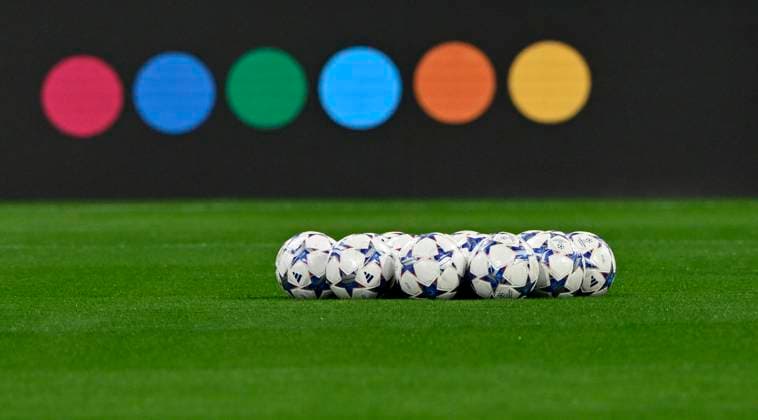 Adidas Champions League Spielbaelle liegen auf Rasen, Logo FC Bayern Muenchen FCB vs Galatasaray Istanbul Gruppenphase 4. Spieltag 08.11.2023 DFL REGULATIONS PROHIBIT ANY USE OF PHOTOGRAPHS AS IMAGE SEQUENCES AND OR QUASI-VIDEO FC Bayern Muenchen FCB vs Galatasaray Istanbul
