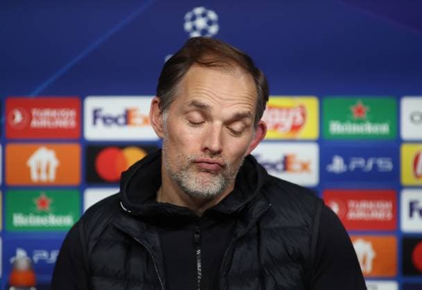 München, Deutschland 08. November 2023: Fussball, Herren, Champions League, 4.Spieltag, Saison 2023 2024, FC Bayern München - Galatasaray Istanbul, Allianz Arena Thomas Tuchel, Trainer (FC Bayern München) Kopf, Portrait auf der Pressekonferenz, Augen zu, nichts sagend, vielleicht, wer weiss, Geischtsausdruck, Mundwinkel, sage ich nicht