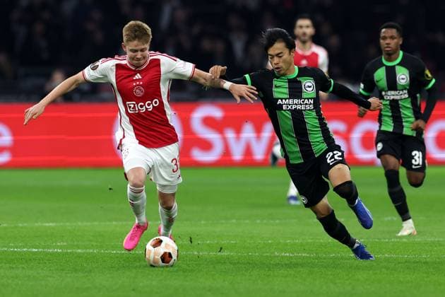 Amsterdam, Netherlands, 9th November 2023: Kristian Hlynsson (38 Ajax) and Karou Mitoma (22 Brighton) battle for possession during the UEFA Europa League football match between Ajax and Brighton at The Johan Cruyff ArenA in Amsterdam, Netherlands. (James Whitehead SPP) Copyright: xJamesxWhiteheadx xSPPx spp-en-JaWhSp-JCWS0419