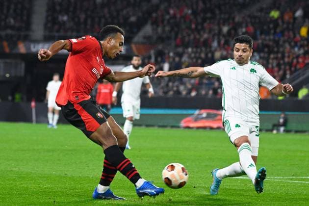 Doue Guela ( 17 - Rennes ) - Sebastian Palacios ( 34 - Panathinaikos ) - FOOTBALL : Rennes vs Panathinaikos - Ligue Europa - 09 11 2023 FedericoPestellini Panoramic 