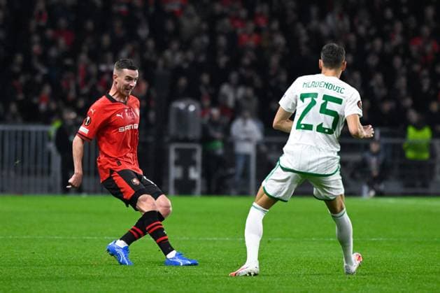 Benjamin Bourigeaud ( 14 - Rennes ) - Filip Mladenovic ( 25 - Panathinaikos ) - FOOTBALL : Rennes vs Panathinaikos - Ligue Europa - 09 11 2023 FedericoPestellini Panoramic 