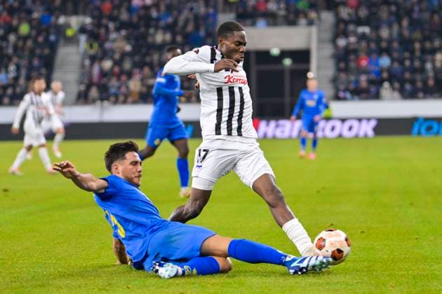 SOCCER - UEFA EL, LASK vs Saint-Gilloise LINZ,AUSTRIA,09.NOV.23 - SOCCER - UEFA Europa League, group stage, Linzer ASK vs Royale Union Saint-Gilloise. Image shows Kevin Mac Allister (Saint-Gilloise) and Moses Usor (LASK).  GEPAxpictures xChristianxMoser