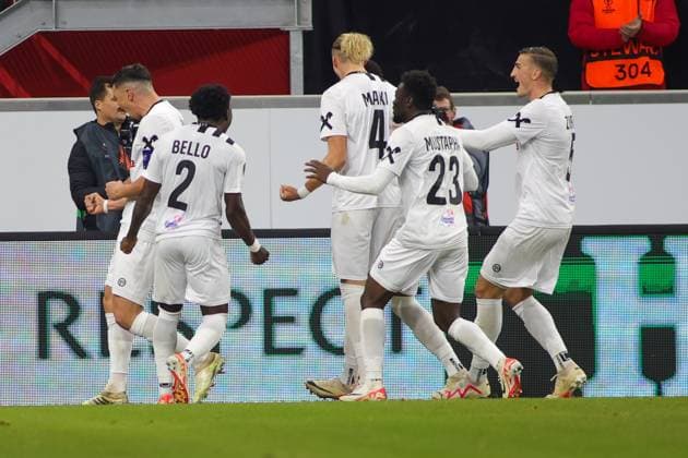 SOCCER - UEFA EL, LASK vs Saint-Gilloise LINZ,AUSTRIA,09.NOV.23 - SOCCER - UEFA Europa League, group stage, Linzer ASK vs Royale Union Saint-Gilloise. Image shows the rejoicing of the team LASK.  GEPAxpictures xManuelxBinder