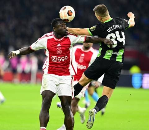 AMSTERDAM - (l-r) Brian Brobbey of Ajax, Joel Veltman of Brighton Hove Albion during the UEFA Europa League Group B match between Ajax Amsterdam and Brighton & Hove Albion FC at the Johan Cruyff ArenA on November 9, 2023 in Amsterdam, Netherlands. ANP OLAF KRAAK UEFA Europa League 2023 24 2023 2024 xVIxANPxSportx xxANPxIVx 483437874 originalFilename: 483437874.jpg