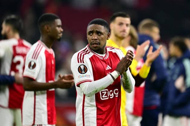 AMSTERDAM - Steven Bergwijn of Ajax disappointment after the UEFA Europa League match in group B between Ajax Amsterdam and Brighton & Hove Albion FC at the Johan Cruyff ArenA on November 9, 2023 in Amsterdam, the Netherlands. ANP OLAF KRAAK UEFA Europa League 2023 24 2023 2024 xVIxANPxSportx xxANPxIVx 483440266 originalFilename: 483440266.jpg