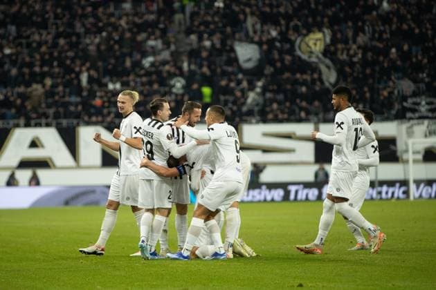 SOCCER - UEFA EL, LASK vs Saint-Gilloise LINZ,AUSTRIA,09.NOV.23 - SOCCER - UEFA Europa League, group stage, Linzer ASK vs Royale Union Saint-Gilloise. Image shows the rejoicing of the team LASK.  GEPAxpictures xManuelxBinder